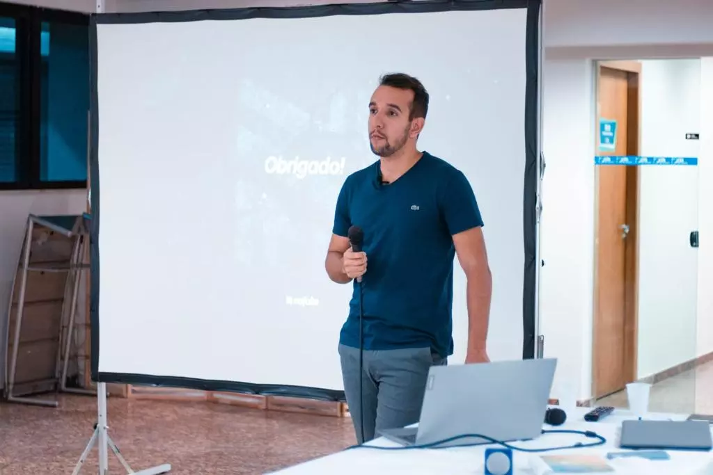 Fundador da NoFake palestra na CDL de Belo Horizonte